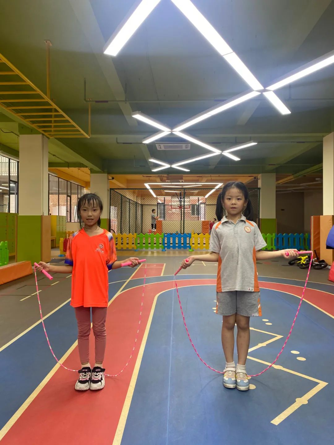 教幼儿的篮球技能动作有哪些_幼儿篮球教学方法_幼儿篮球技巧班