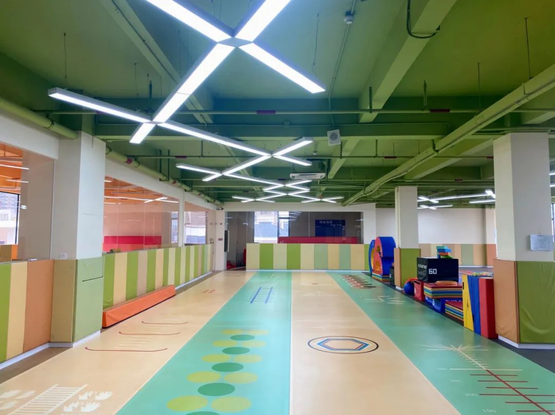 幼儿篮球技巧班_幼儿篮球教学方法_教幼儿的篮球技能动作有哪些
