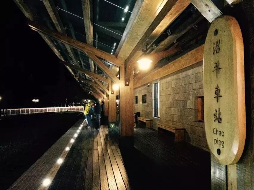 游泳拍照如何摆姿势_拍游泳照片参数设置_北京游泳拍照技巧女生