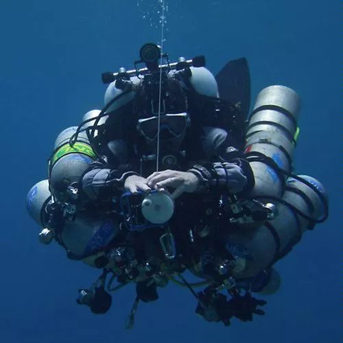 游泳技巧学会浮潜视频教程_游泳浮游法_不会游泳如何学浮潜技巧