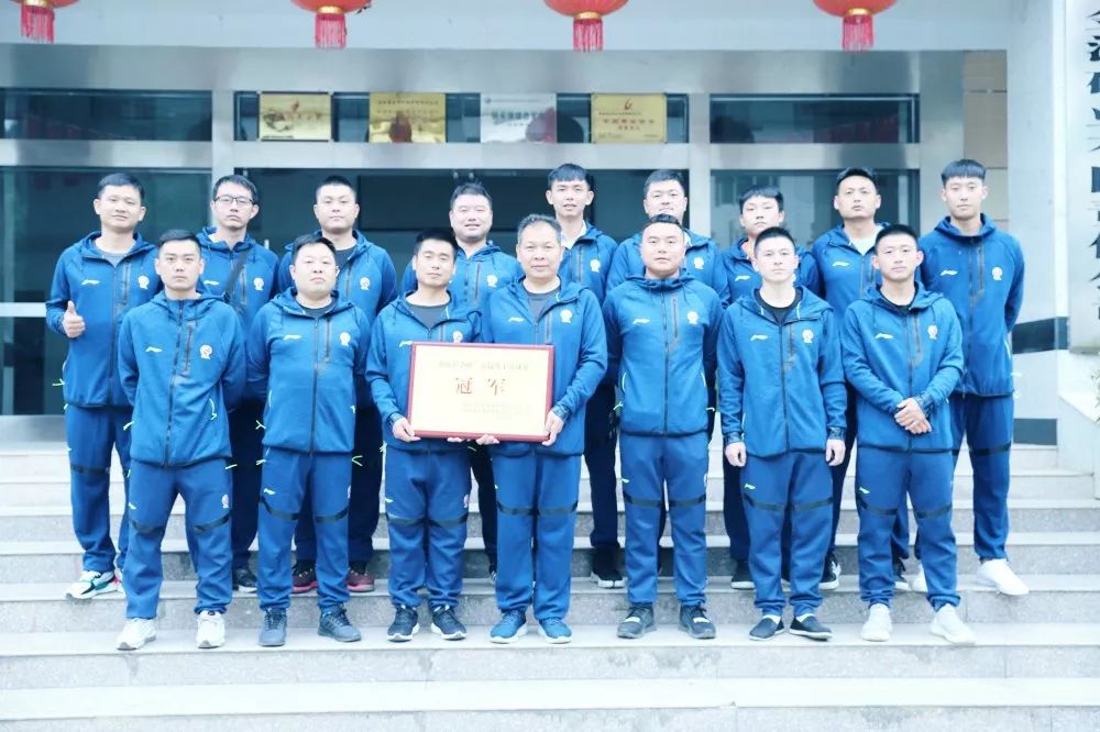 集团篮球队夺得冠军_夺得篮球队冠军集团的小说_篮球队冠军喜报
