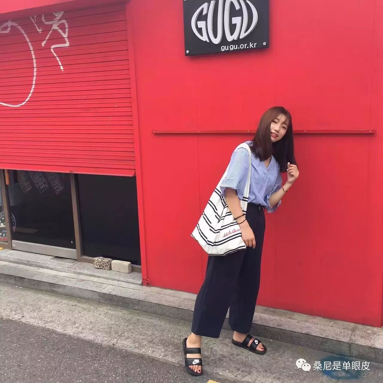 单眼皮游泳拍照技巧_游泳眼皮肿怎么缓解_游泳眼睛的照片