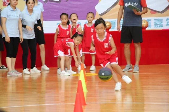 幼儿篮球罚球线是多长_幼儿篮球赛罚球规则是什么_篮球幼儿比赛规则