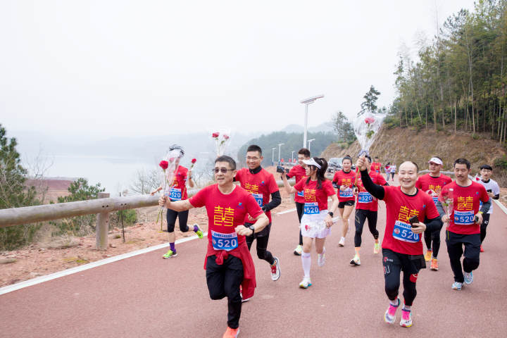 杭州马拉松情侣跑_杭州情侣马拉松_杭卅马拉松